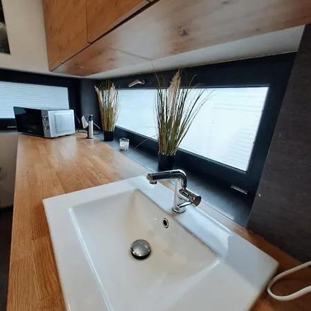 Apartment Piano Plock